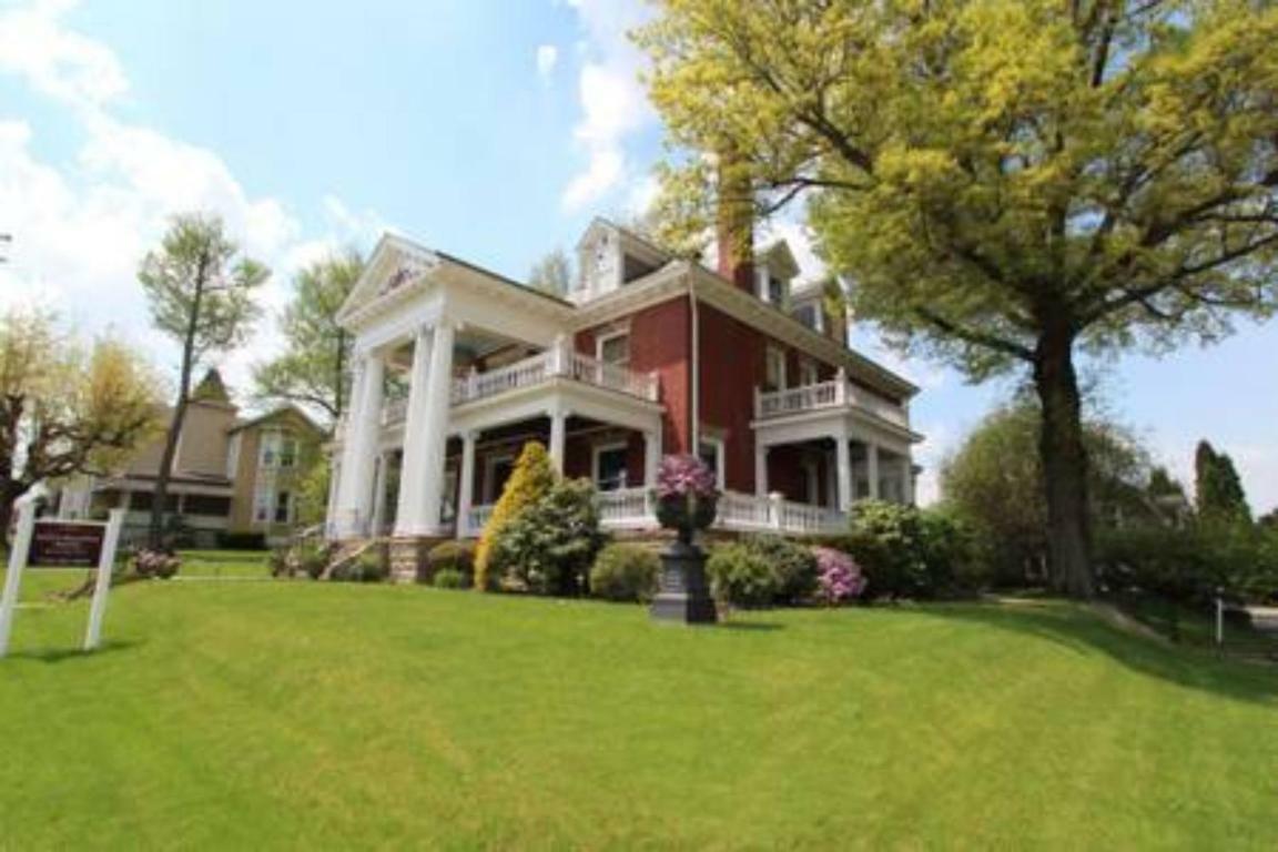 South Broadway Manor B&B - Near Fallingwater, Ohiopyle State Park, Hiking & Biking Trails Gap Scottdale Exterior foto
